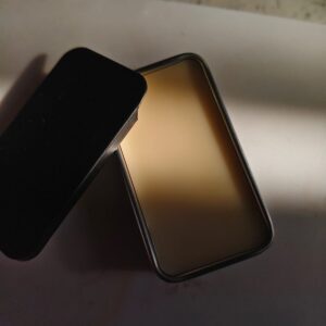 Solid pocket perfumes
