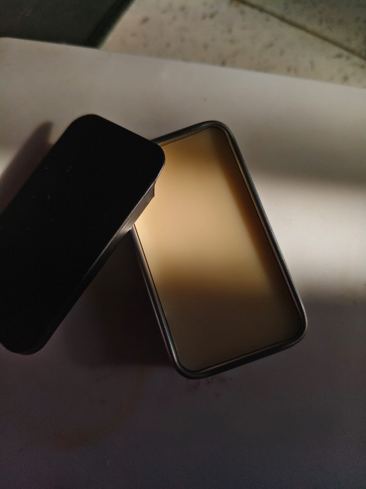 Solid pocket perfumes