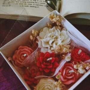 Floral Candle Gift Box – Rose & Ivory Collection